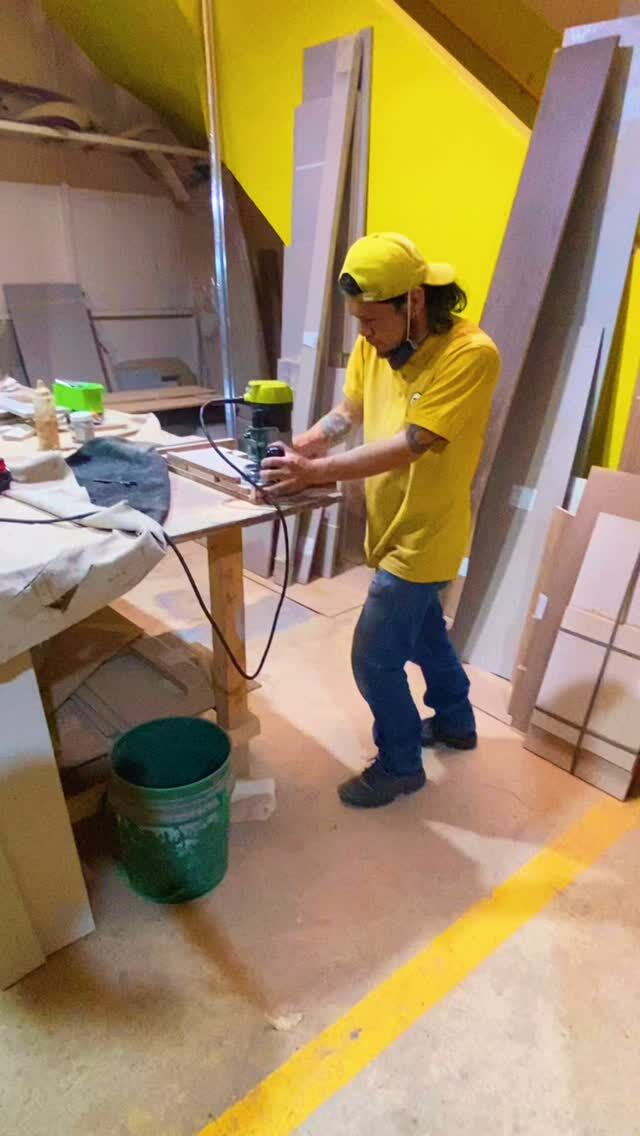 No sólo creamos muebles, creamos espacios con estilo, funcionalidad y calidad. Diseñamos, fabricamos y entregamos directamente de nuestro taller, sin intermediarios, ya sea una cocina, un clóset o un mueble, a medida, lo hacemos con precisión.
100% fabricantes 
Diseños modernos y Personalizados a medida 
Envíos a todo el país , confían en expertos
Dirección Diagonal 76, a número 55 B-31, Bogotá
WhatsApp 322-211-9698 
www..Macizocolombia.com