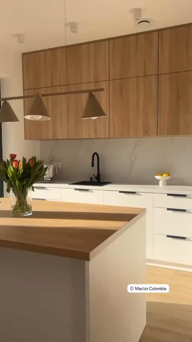 Tu cocina es el corazón de tu hogar.
Déjala en manos de quienes saben combinar diseño, funcionalidad y calidez en cada detalle.
En Macizo Colombia te asesoramos para que descubras la mezcla perfecta entre materiales, colores y estilo… ¡justo como la soñaste!

Diseñamos contigo. Fabricamos para ti.

Contáctanos hoy mismo:
Macizo Colombia
Diagonal 76A #55B-31, Bogotá
WhatsApp: 322 211 9698
www.macizocolombia.com